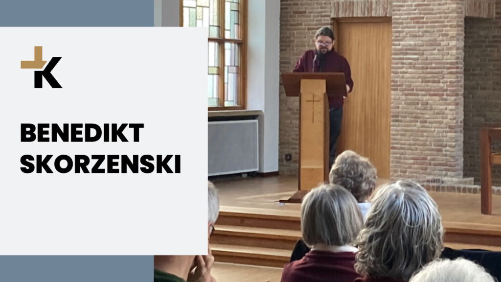 Benedikt Skorzenski steht an der Kanzel
